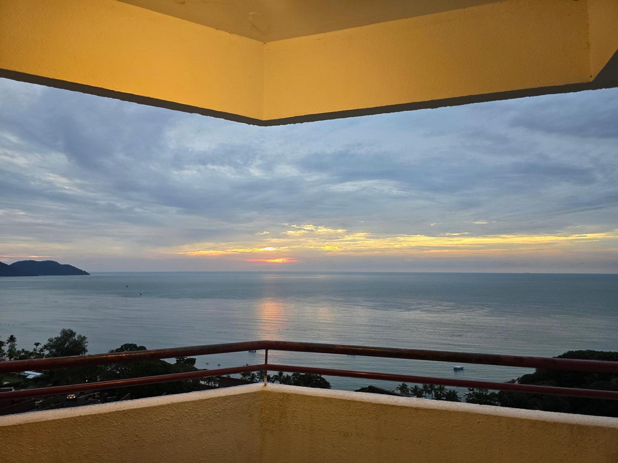 Green Ocean Seaview Apartment Batu Feringgi Ngoại thất bức ảnh
